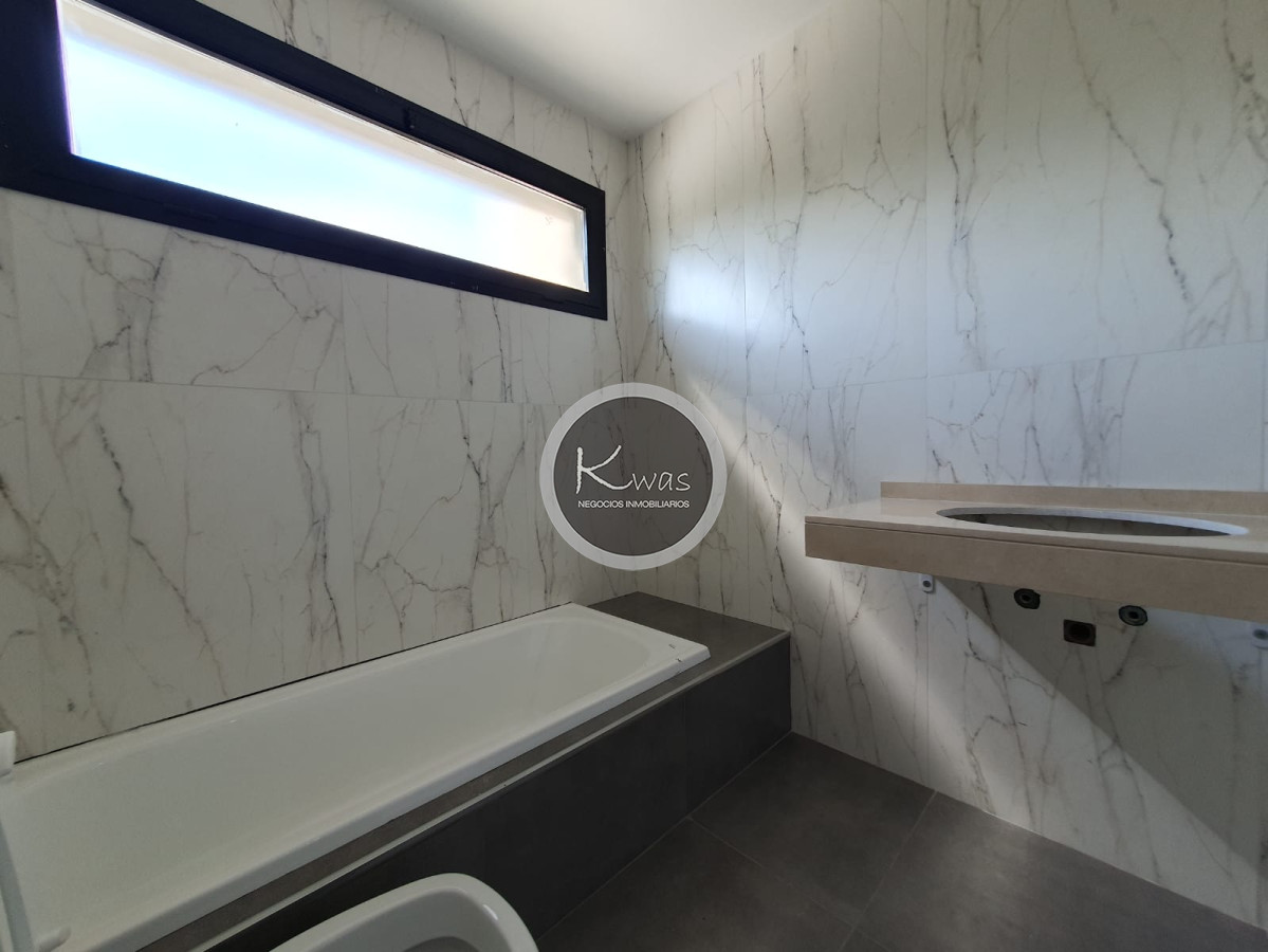 Departamento ID.825 - Venta casa tres dormitorios pileta parrilla en Santa Guadalupe, Pilar del Este, Pilar