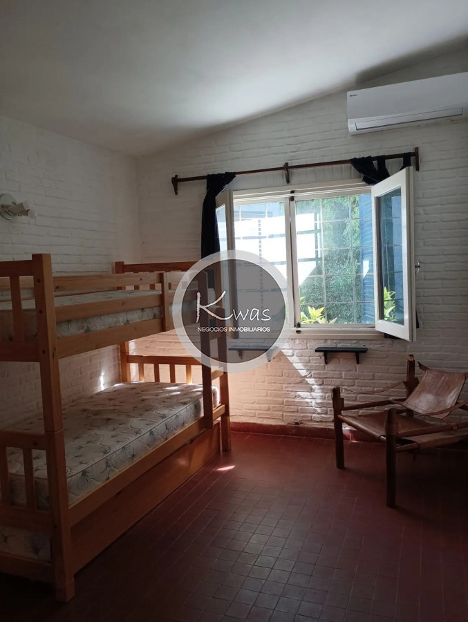 Casa ID.649 - Casa tres dormitorios dos baños con pileta Playa Mansa 
