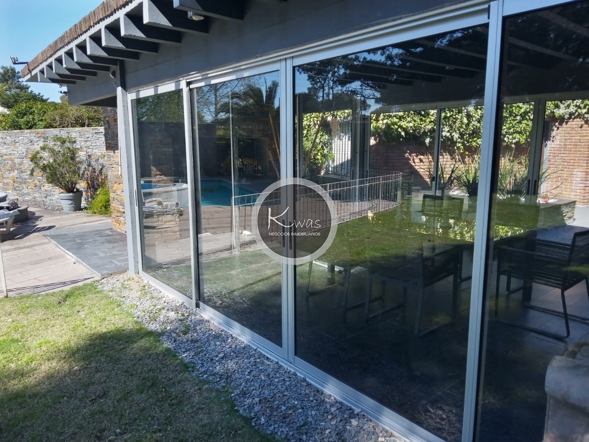 Casa ID.184 - Alquiler de temporada casa tres dormitorios piscina climatizada punta del este