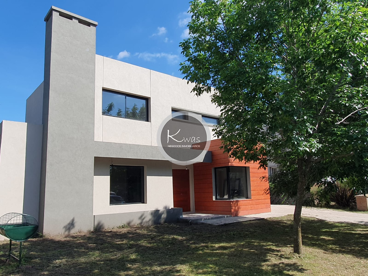 Departamento ID.825 - Venta casa tres dormitorios pileta parrilla en Santa Guadalupe, Pilar del Este, Pilar