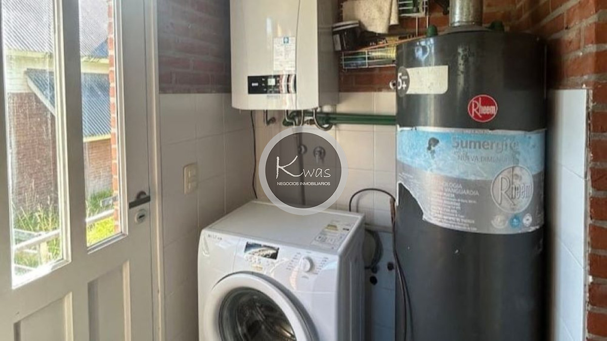 Departamento ID.823 - Venta casa Carilo Pinamar cinco dormitorios cinco baños a 100 mts de la playa parrilla garage, Costa Atlántica, Buenos Aires