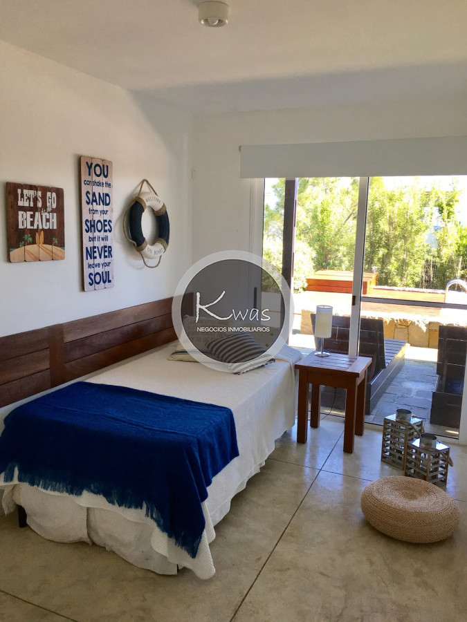 Departamento ID.710 - Casa cinco dormitorios piscina garage parrillero Manantiales Punta del Este