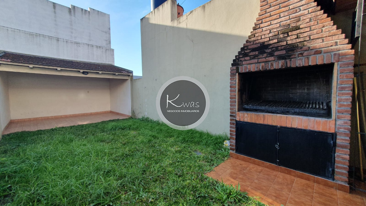 Departamento ID.841 - Duplex de tres dormitorios dos baños toilette cochera cubierta jardin parrilla Olivos Vicente Lopez