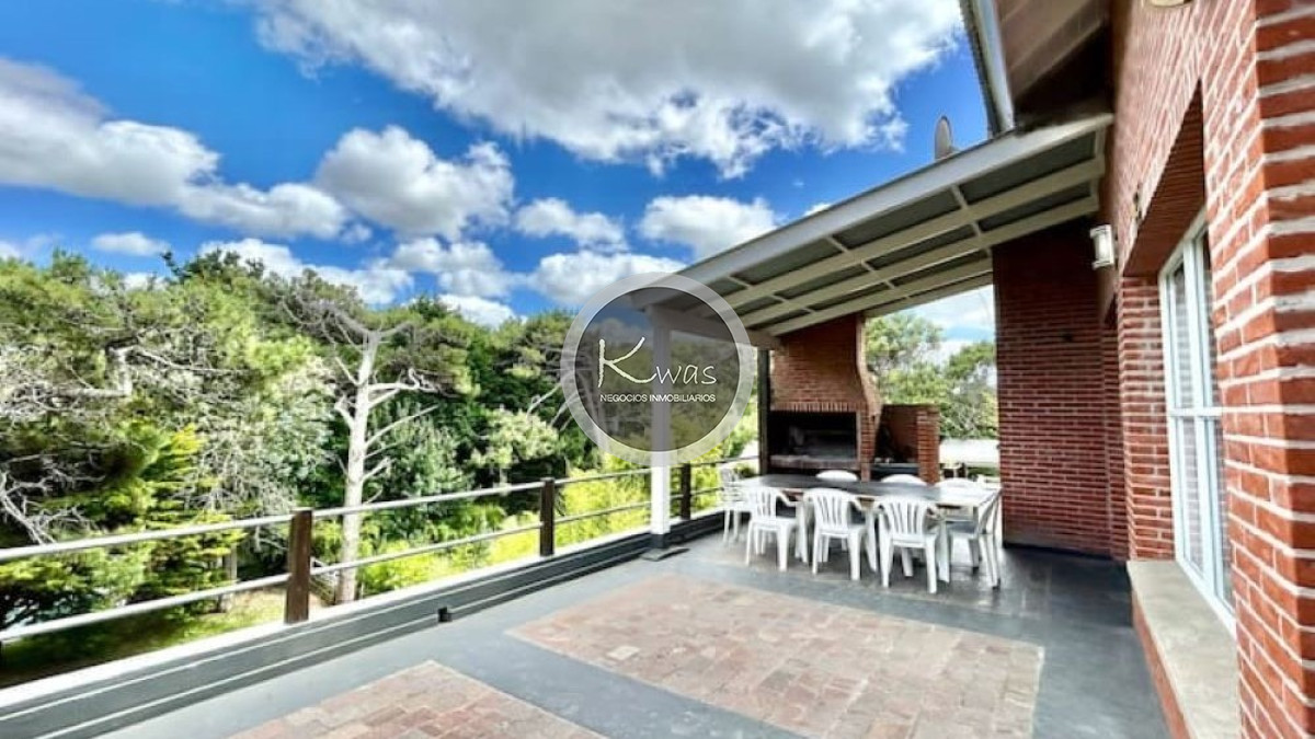 Departamento ID.823 - Venta casa Carilo Pinamar cinco dormitorios cinco baños a 100 mts de la playa parrilla garage, Costa Atlántica, Buenos Aires