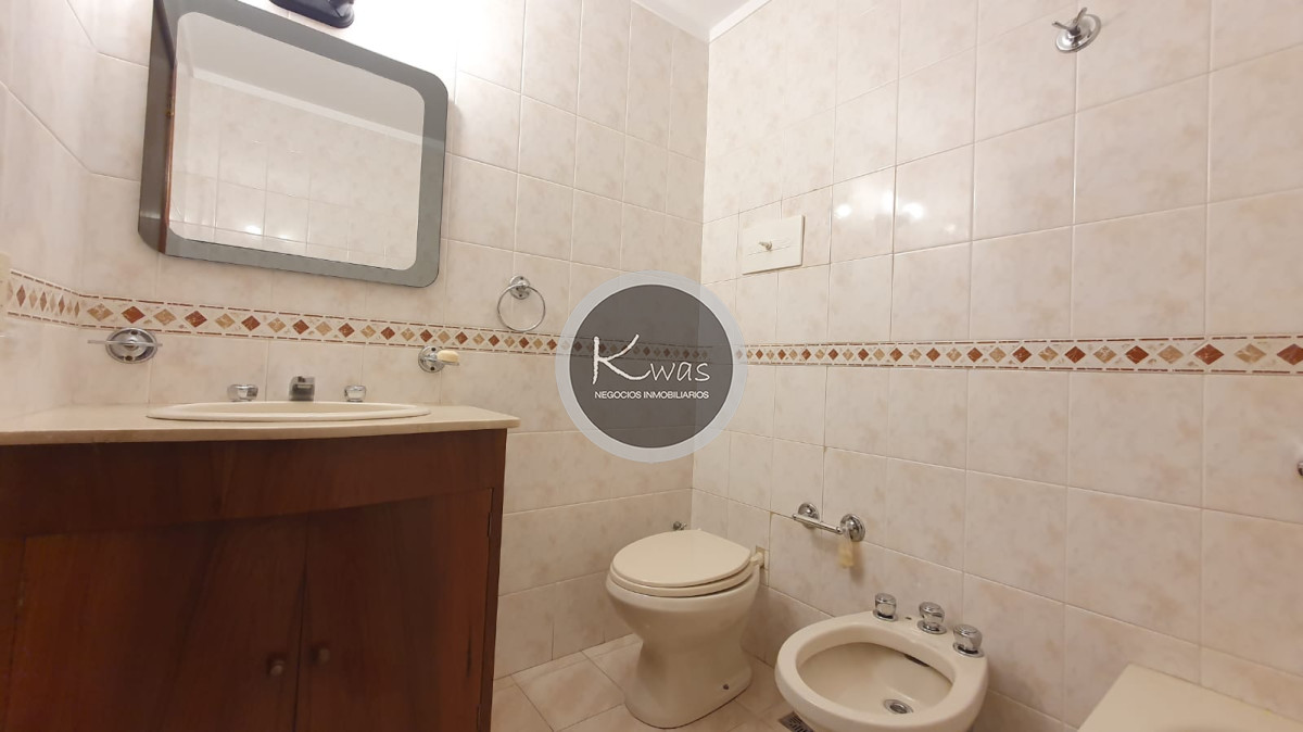 Departamento ID.841 - Duplex de tres dormitorios dos baños toilette cochera cubierta jardin parrilla Olivos Vicente Lopez