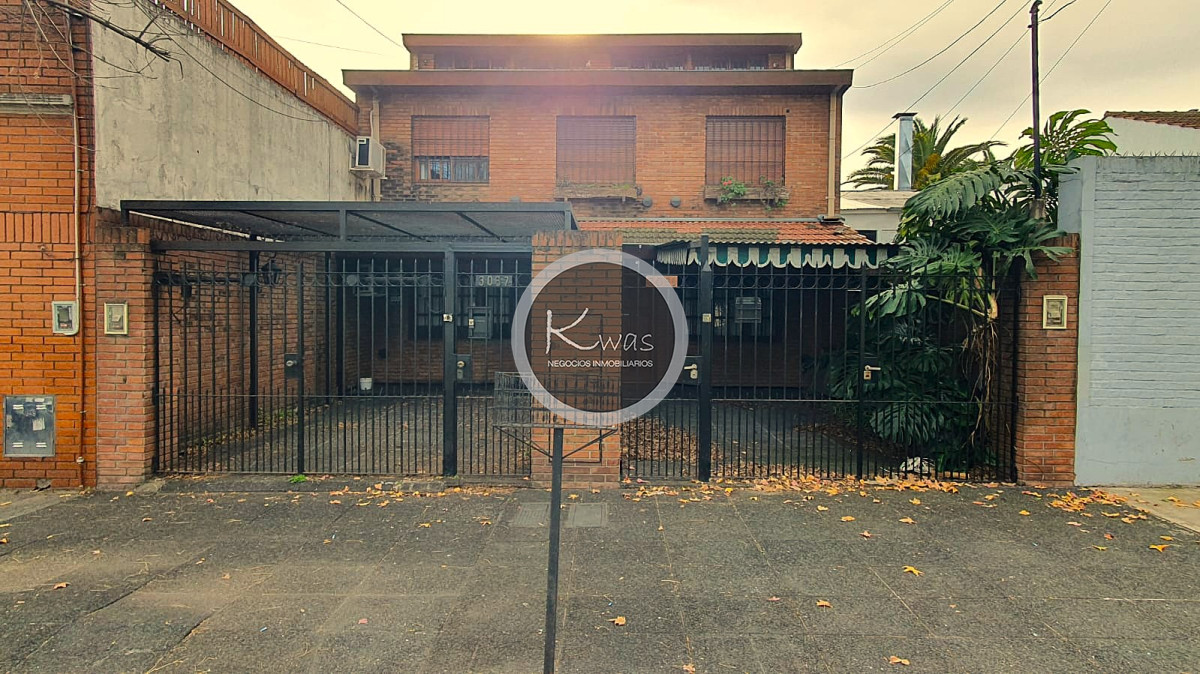 Departamento ID.841 - Duplex de tres dormitorios dos baños toilette cochera cubierta jardin parrilla Olivos Vicente Lopez