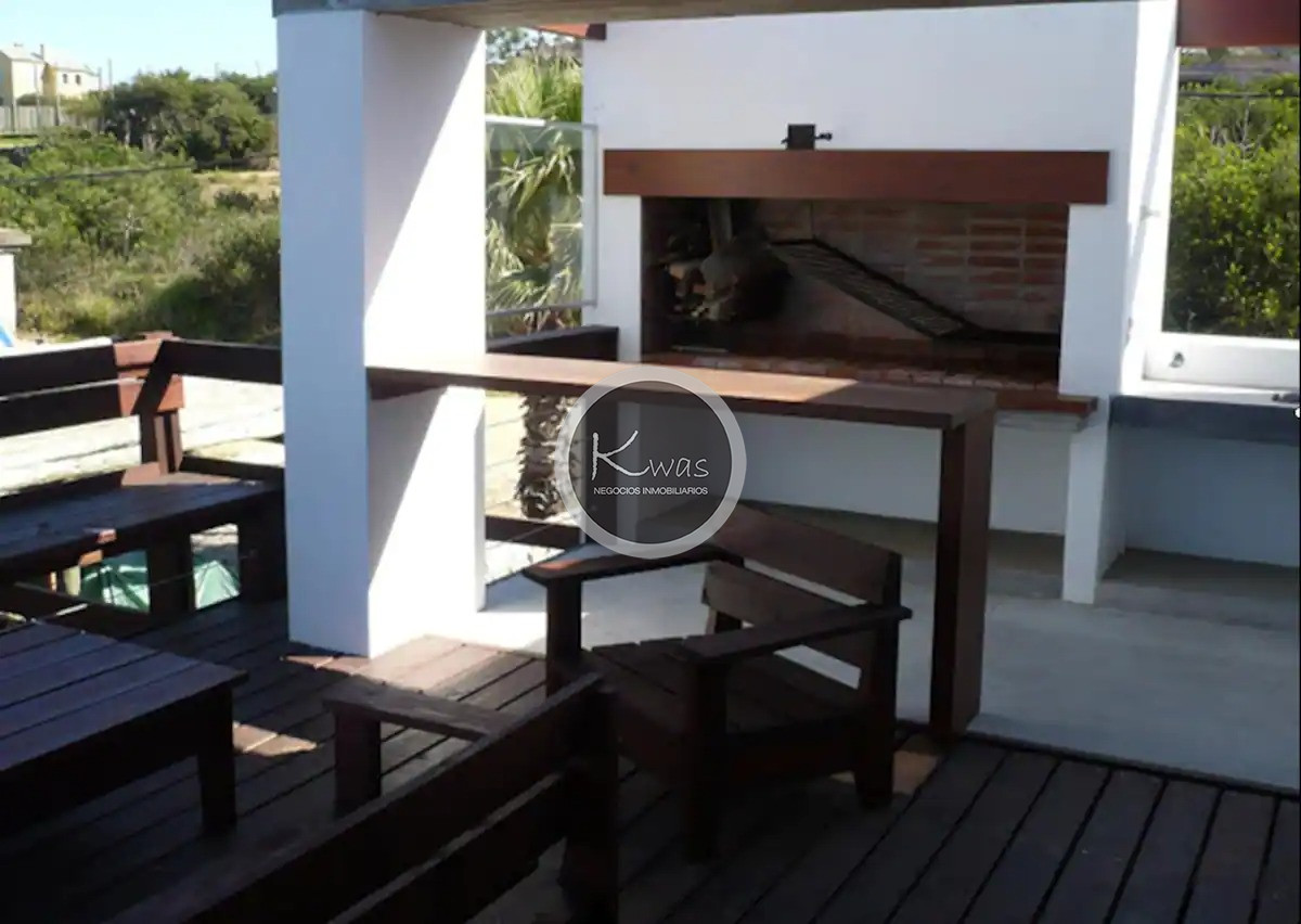 Departamento ID.710 - Casa cinco dormitorios piscina garage parrillero Manantiales Punta del Este