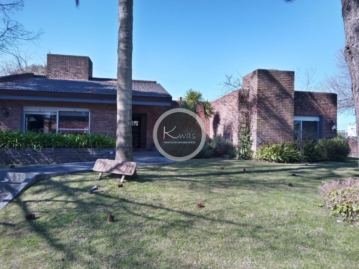 Casa ID.184 - Alquiler de temporada casa tres dormitorios piscina climatizada punta del este