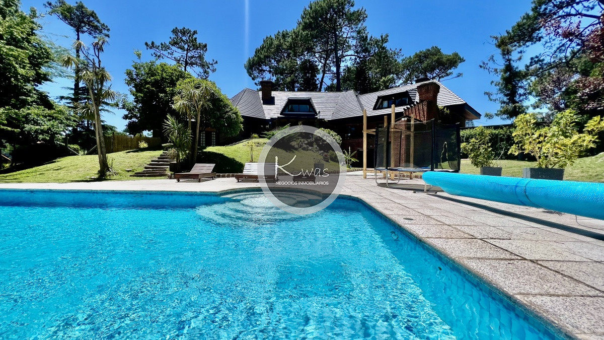Casa ID.574 - Alquiler casa punta del este chalet playa mansa con piscina 