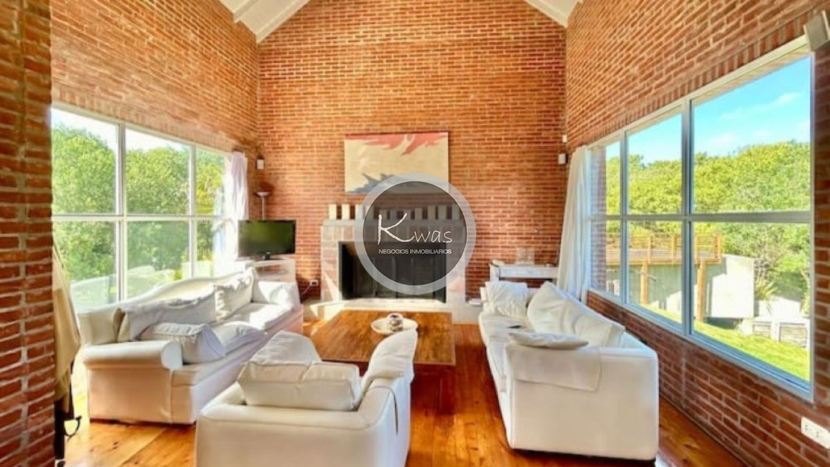 Departamento ID.823 - Venta casa Carilo Pinamar cinco dormitorios cinco baños a 100 mts de la playa parrilla garage, Costa Atlántica, Buenos Aires