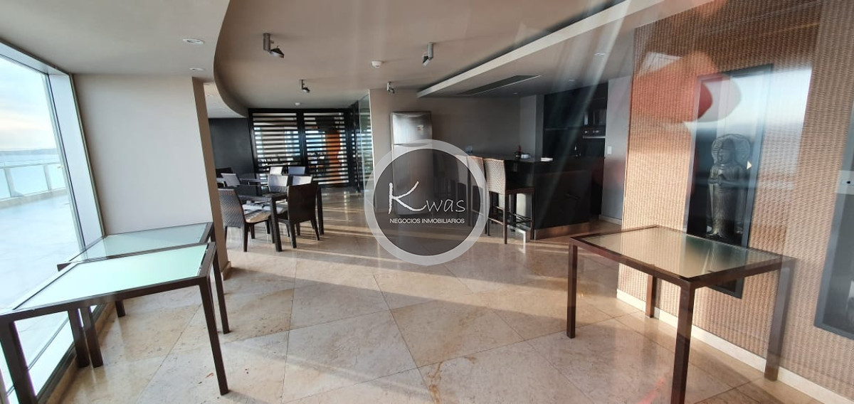 Departamento ID.549 - Departamento dos dormitorios dos baños en suite Season Tower Playa Mansa Punta del Este