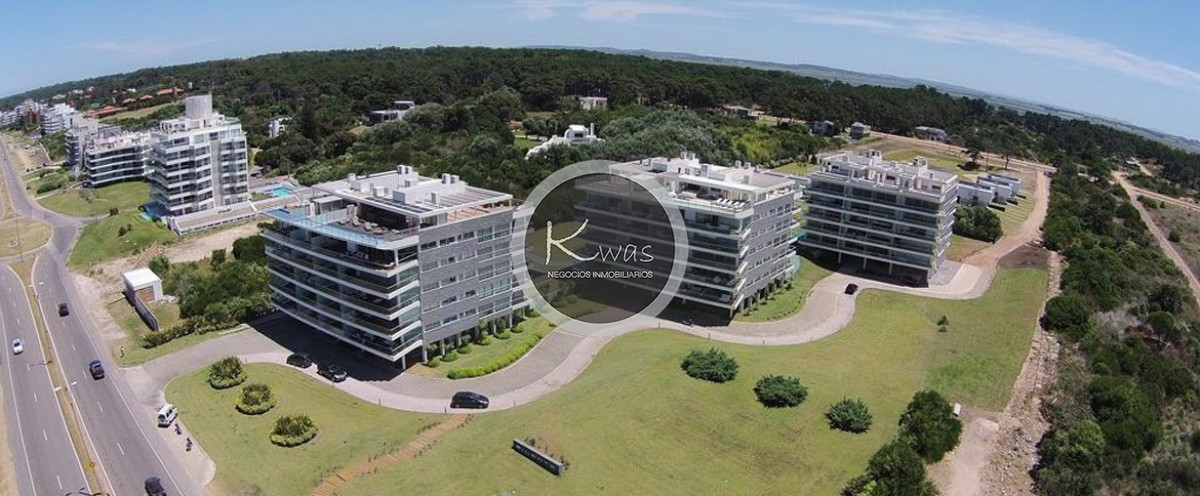 Departamento ID.604 - Departamento complejo Silente dos dormitorios dos baños toilette Playa Brava Punta del Este