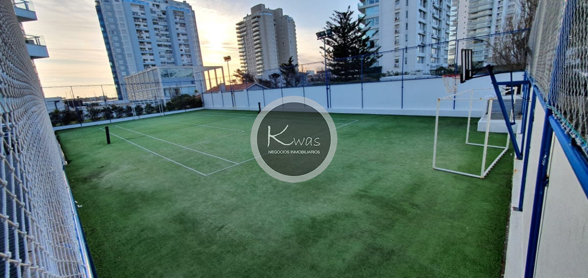 Departamento ID.549 - Departamento dos dormitorios dos baños en suite Season Tower Playa Mansa Punta del Este