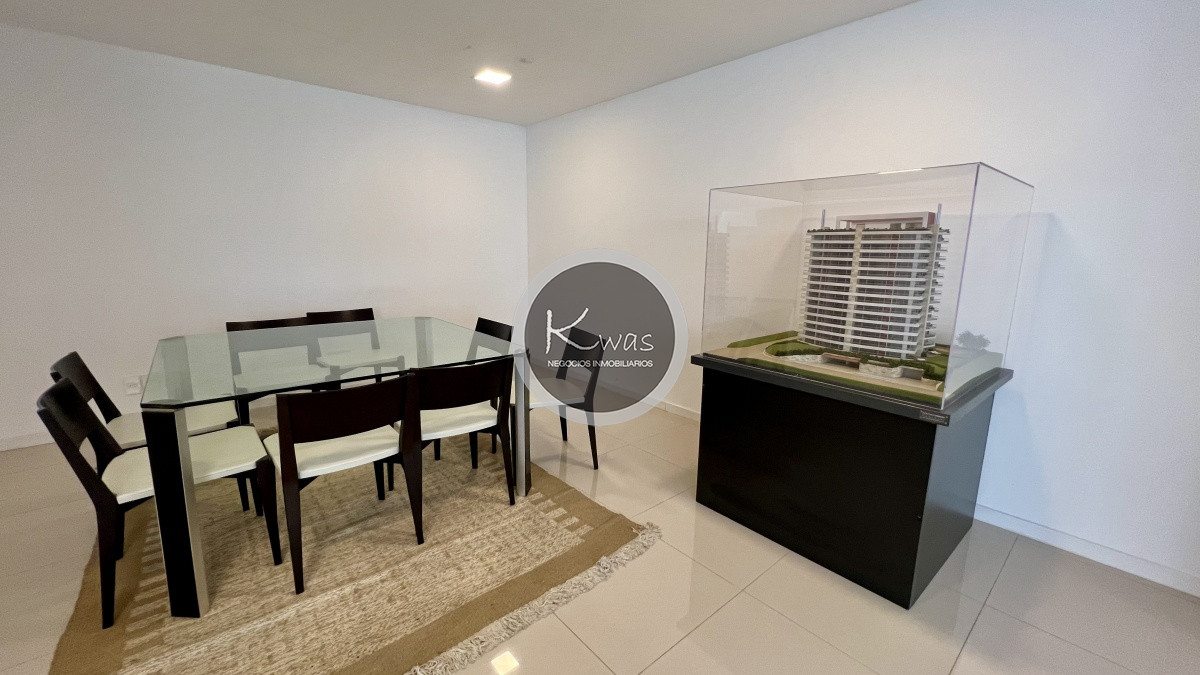 Departamento ID.497 - Departamento de dos dormitorios habitación de servicio lavadero Torre Esmeralda Playa Brava Punta del Este.
