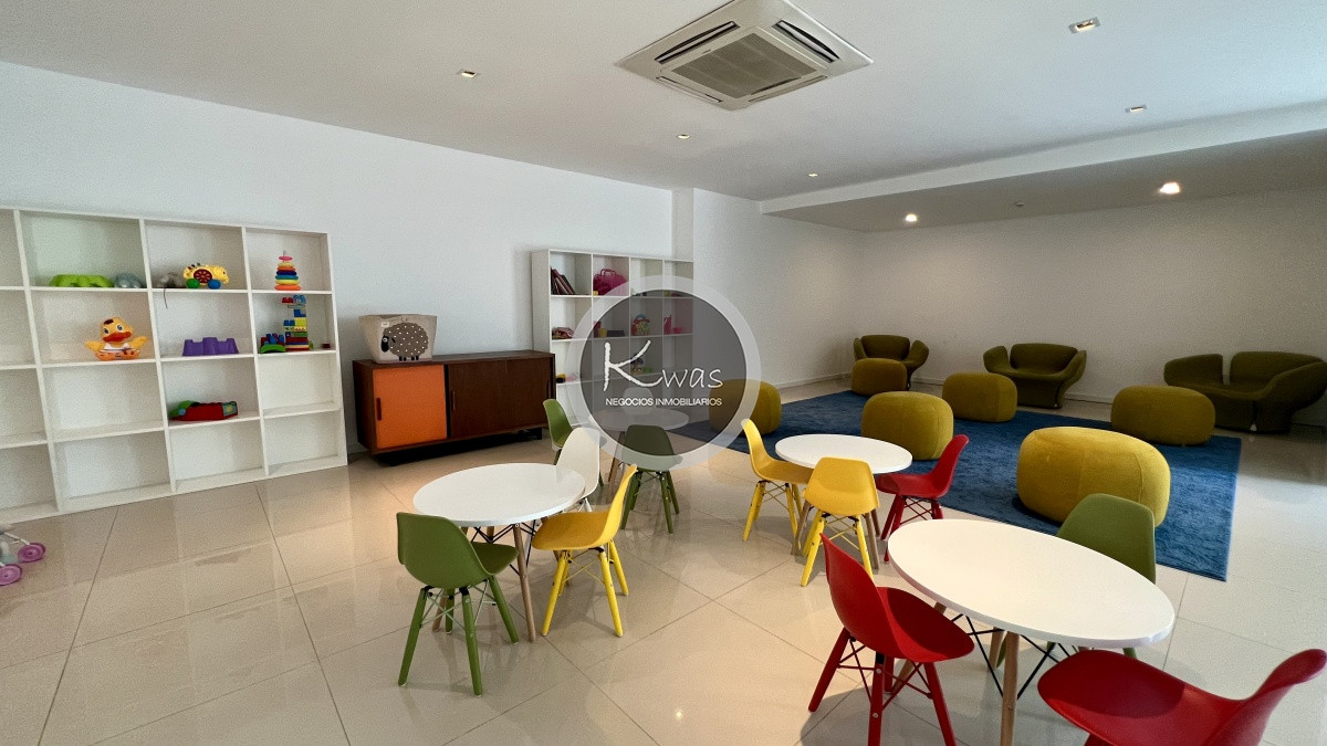 Departamento ID.497 - Departamento de dos dormitorios habitación de servicio lavadero Torre Esmeralda Playa Brava Punta del Este.