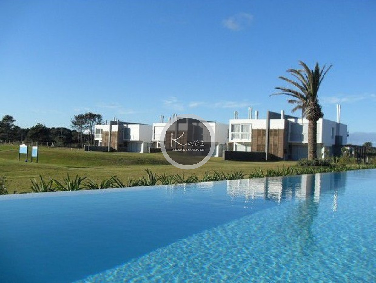 Departamento ID.604 - Departamento complejo Silente dos dormitorios dos baños toilette Playa Brava Punta del Este