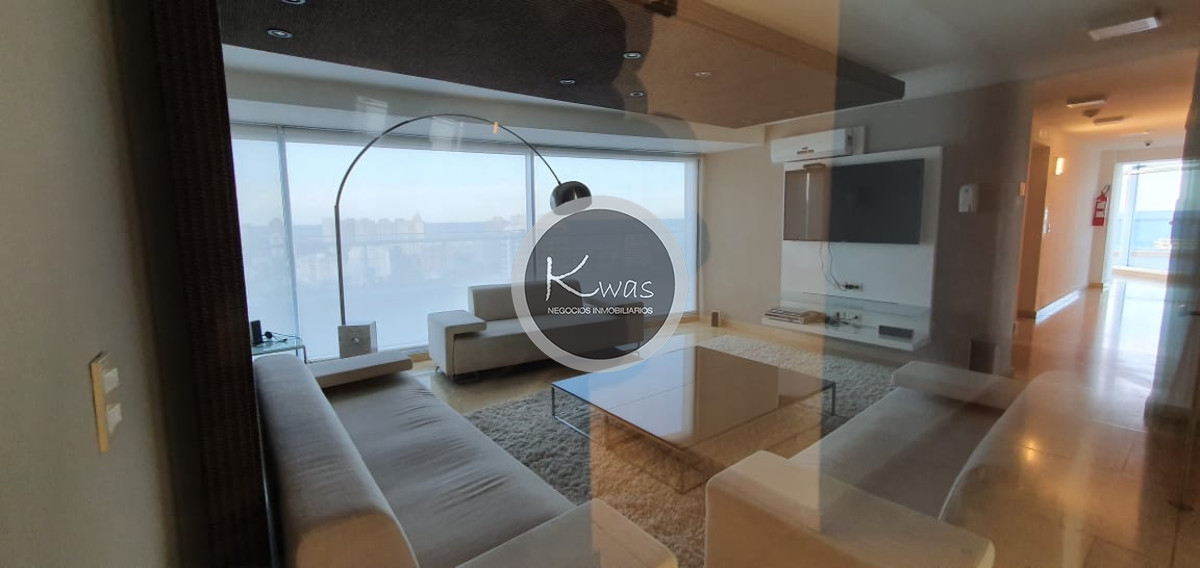 Departamento ID.549 - Departamento dos dormitorios dos baños en suite Season Tower Playa Mansa Punta del Este