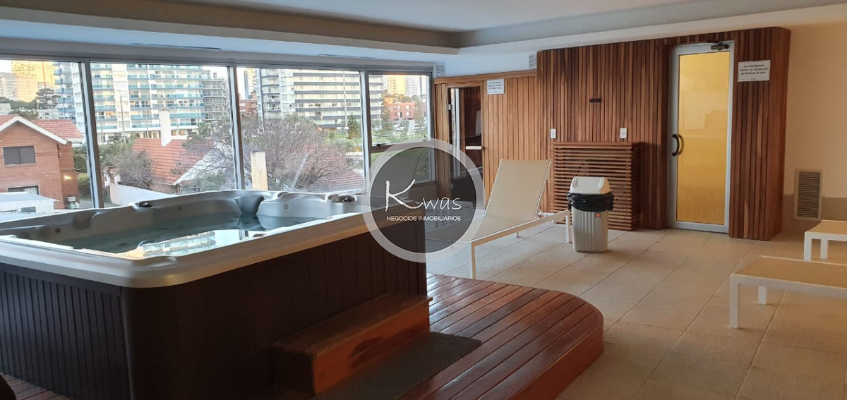 Departamento ID.549 - Departamento dos dormitorios dos baños en suite Season Tower Playa Mansa Punta del Este