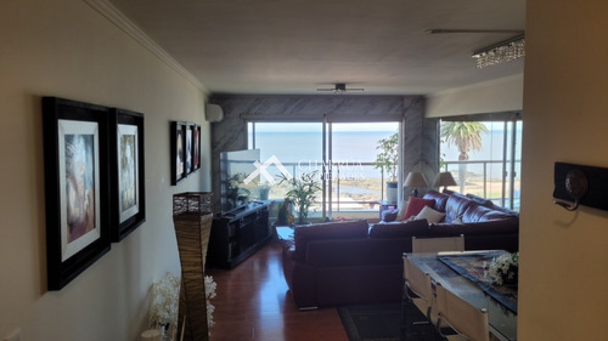 Apartamento ID.74 - Alquiler Apartamento 3 dormitorios 2 baños, Frente al mar Pocitos 