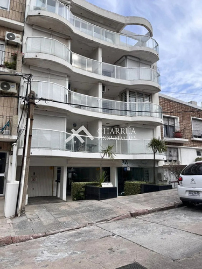 Apartamento ID.75 - Alquiler Apartamento 2 dormitorios 2 baños, Punta Carretas
