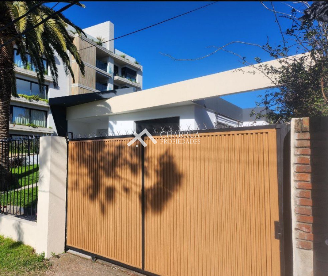Casa ID.17 - Casa En Alquiler De 7 Dormitorios C/ Cochera En Carrasco