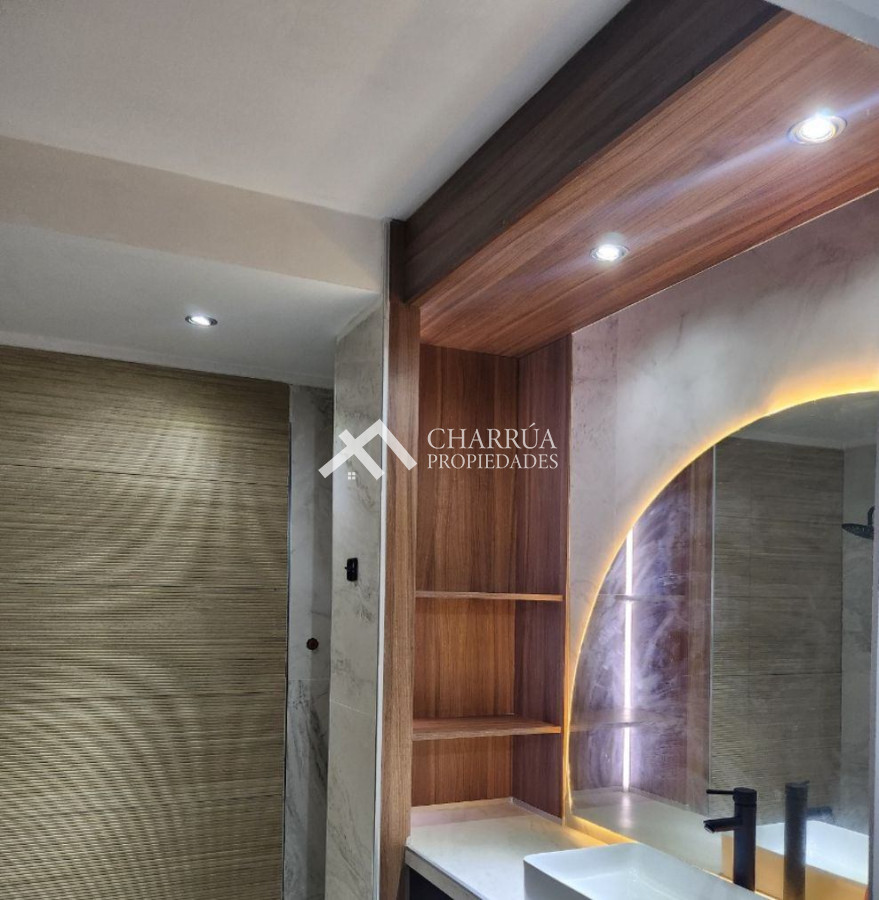 Casa ID.17 - Casa En Alquiler De 7 Dormitorios C/ Cochera En Carrasco