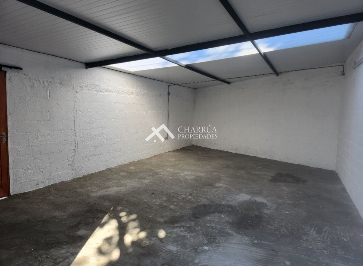 Casa ID.17 - Casa En Alquiler De 7 Dormitorios C/ Cochera En Carrasco