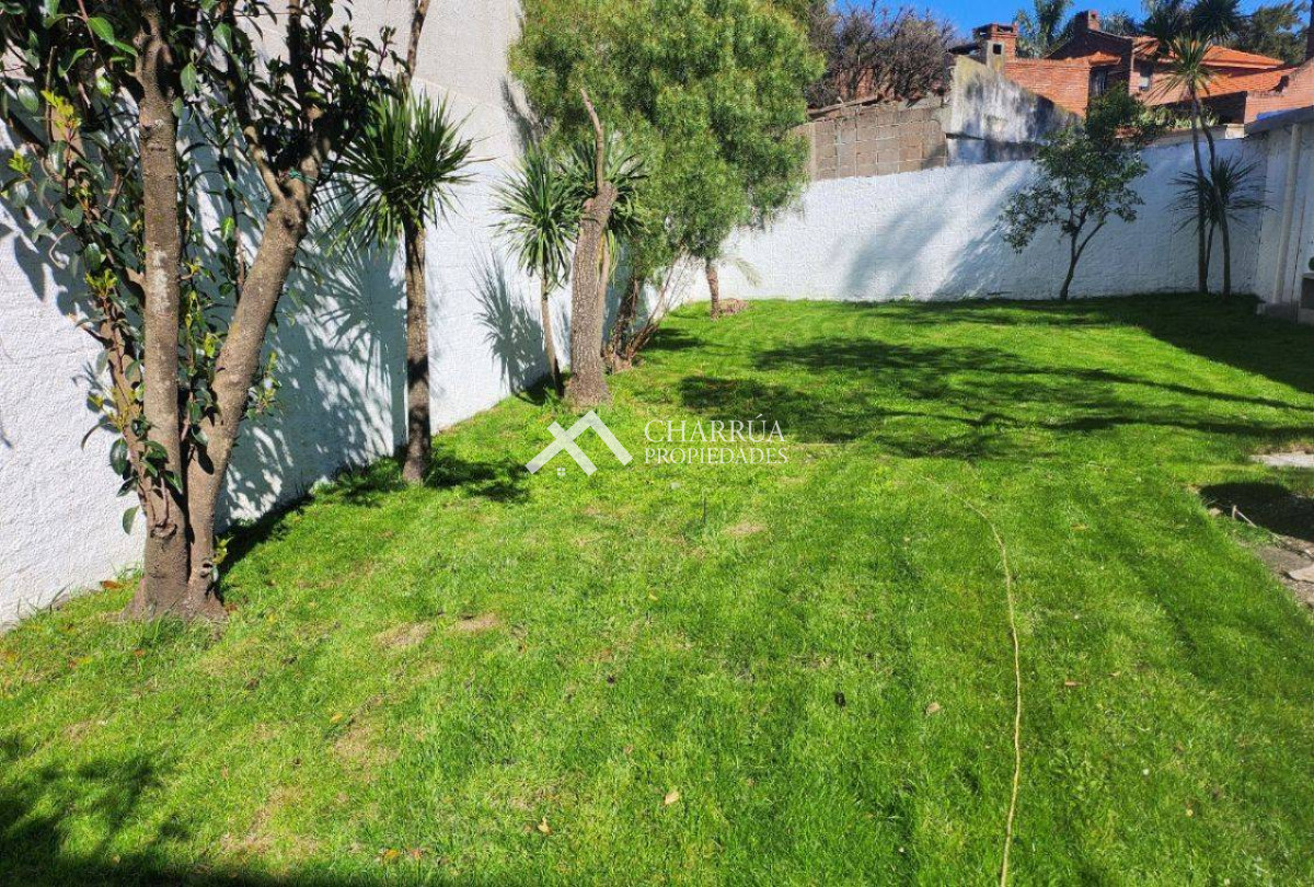 Casa ID.17 - Casa En Alquiler De 7 Dormitorios C/ Cochera En Carrasco