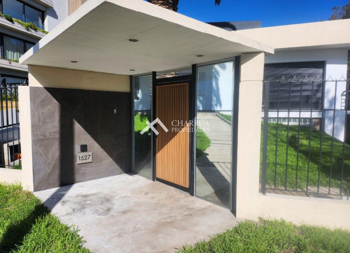 Casa ID.17 - Casa En Alquiler De 7 Dormitorios C/ Cochera En Carrasco