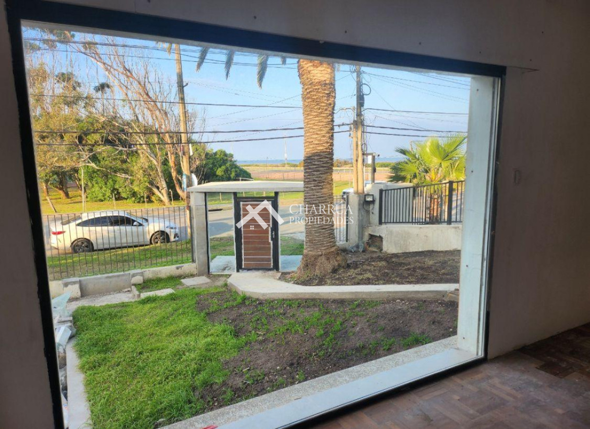 Casa ID.17 - Casa En Alquiler De 7 Dormitorios C/ Cochera En Carrasco