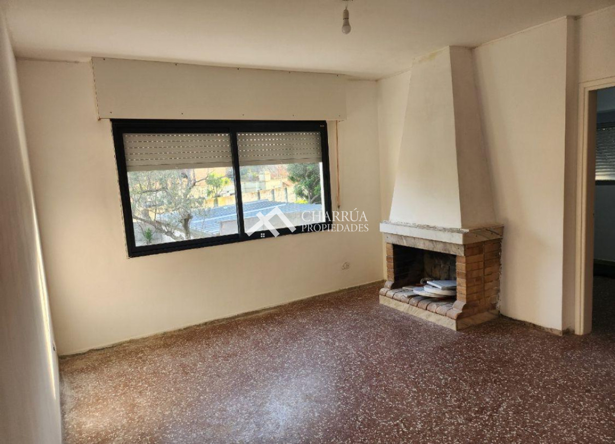 Casa ID.17 - Casa En Alquiler De 7 Dormitorios C/ Cochera En Carrasco