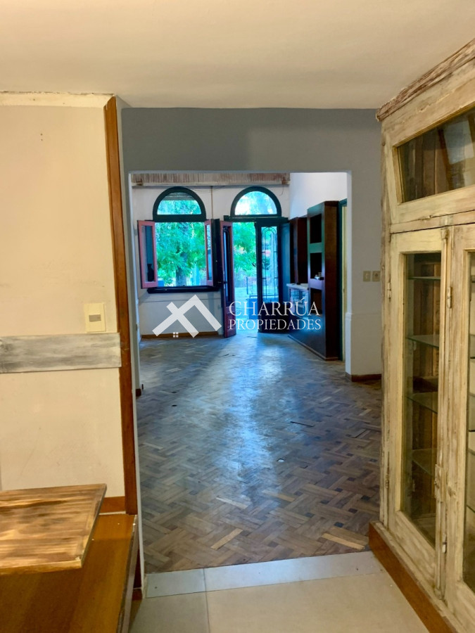 Casa ID.18 - Casa En Alquiler De 4 Dormitorios C/ Cochera En Pocitos