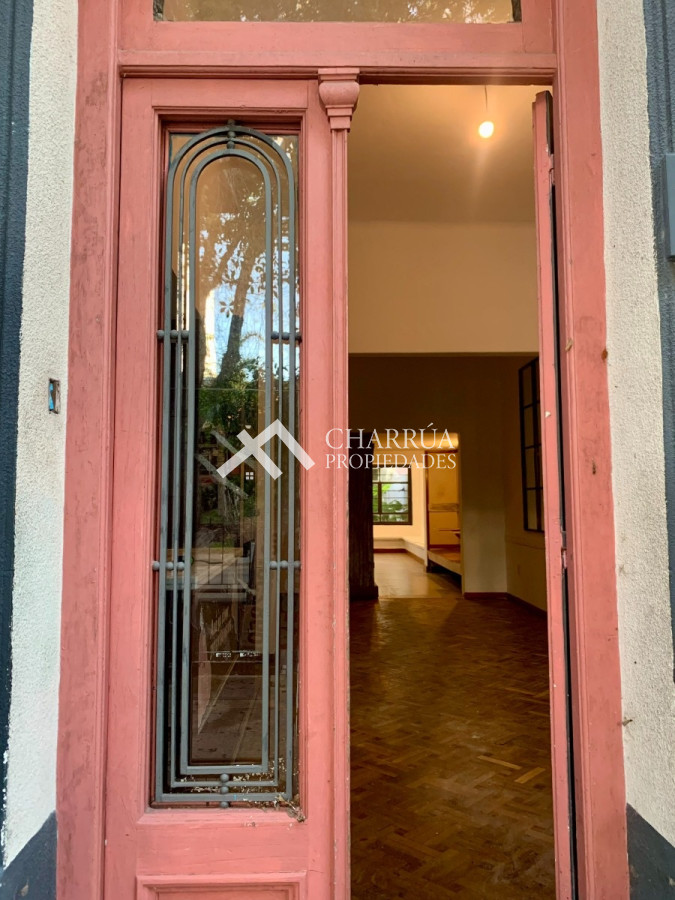 Casa ID.18 - Casa En Alquiler De 4 Dormitorios C/ Cochera En Pocitos