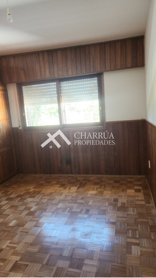Casa ID.60 - Alquiler de Casa Sobre Rambla Tres Dormitorios, Terraza Con Parrillero Y Azotea Propia!