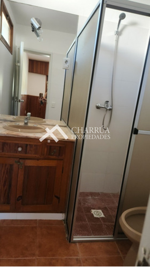 Casa ID.60 - Alquiler de Casa Sobre Rambla Tres Dormitorios, Terraza Con Parrillero Y Azotea Propia!