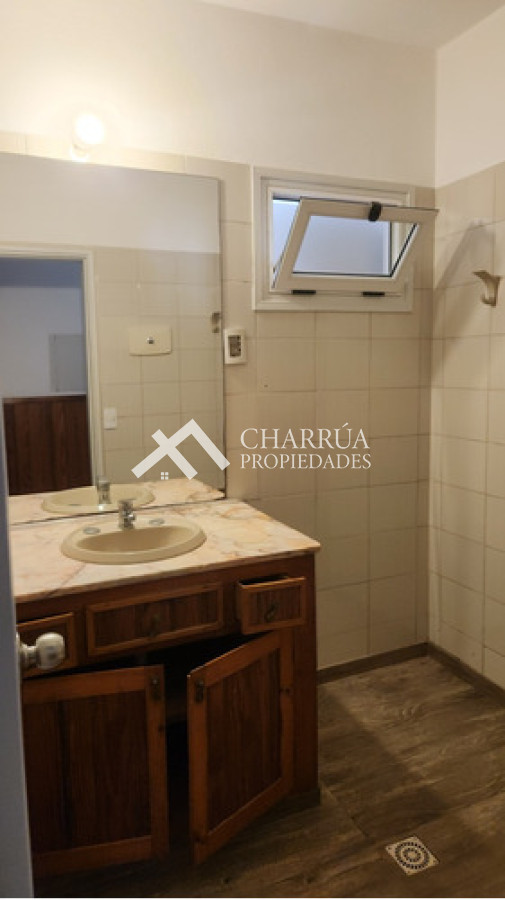 Casa ID.60 - Alquiler de Casa Sobre Rambla Tres Dormitorios, Terraza Con Parrillero Y Azotea Propia!
