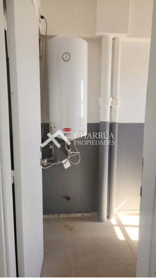 Casa ID.60 - Alquiler de Casa Sobre Rambla Tres Dormitorios, Terraza Con Parrillero Y Azotea Propia!
