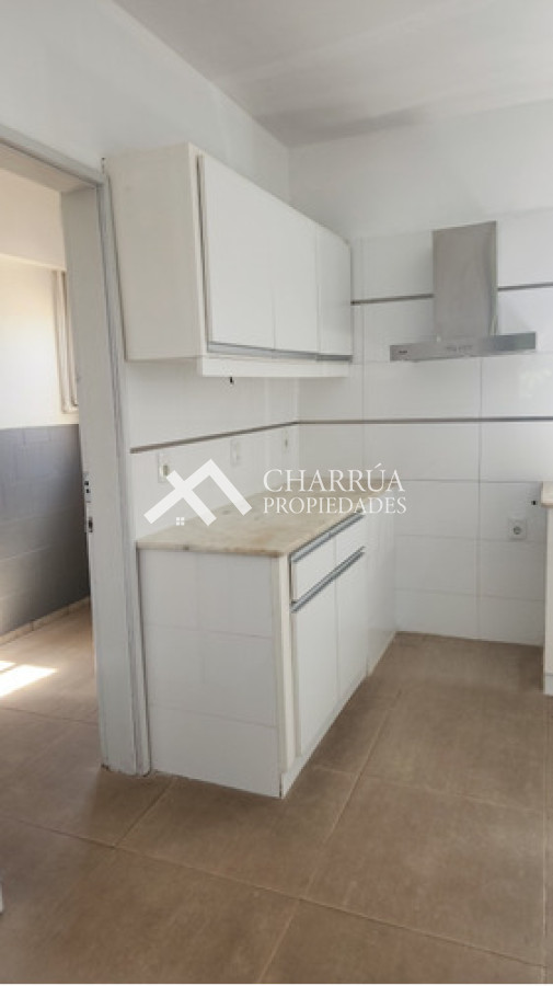 Casa ID.60 - Alquiler de Casa Sobre Rambla Tres Dormitorios, Terraza Con Parrillero Y Azotea Propia!
