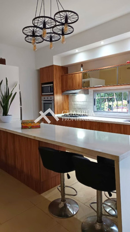 Casa ID.83 - Venta Casa 5 dormitorios, Ciudad De La Costa
