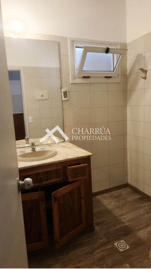 Casa ID.60 - Alquiler de Casa Sobre Rambla Tres Dormitorios, Terraza Con Parrillero Y Azotea Propia!