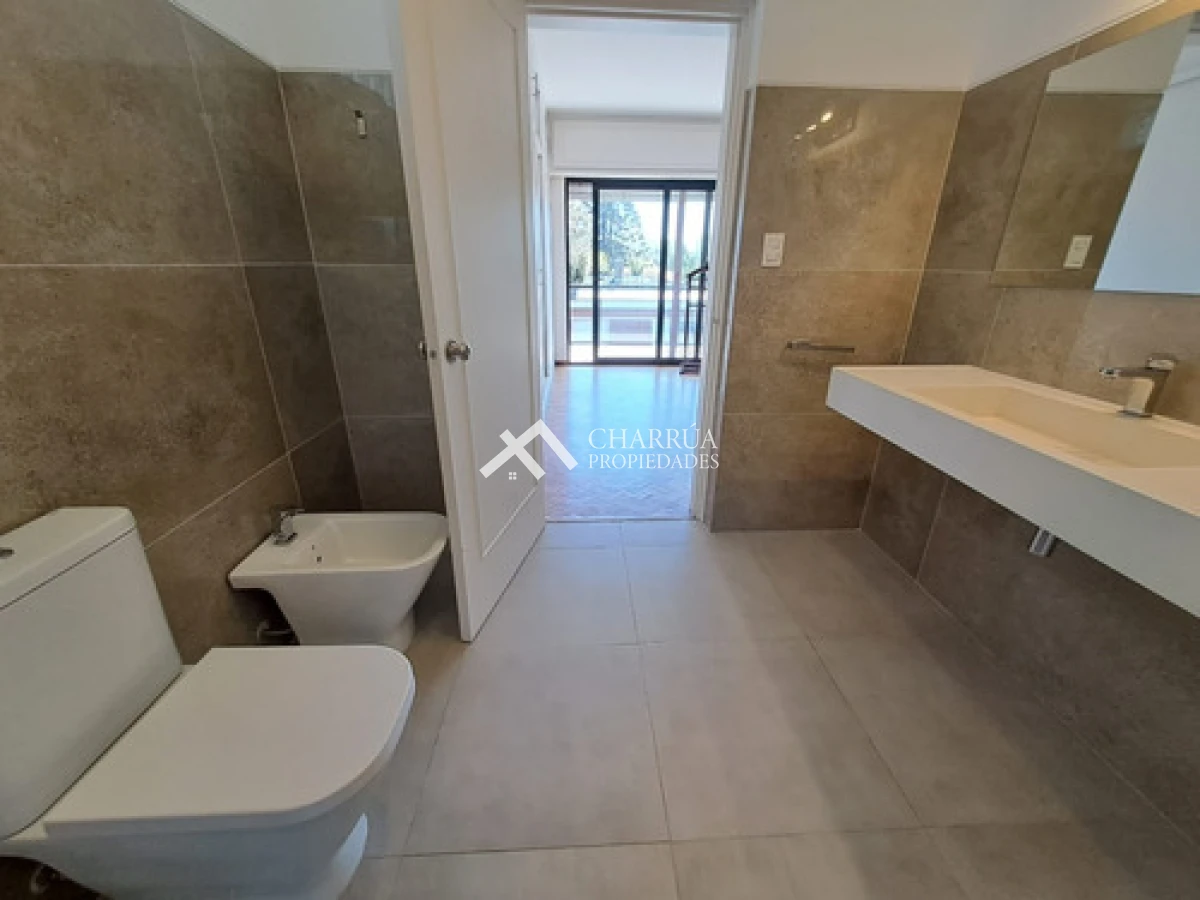 Casa ID.69 - Alquiler Casa Moderna 5 Dormitorios, Punta Gorda
