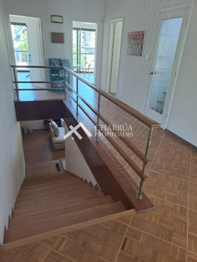 Casa ID.69 - Alquiler Casa Moderna 5 Dormitorios, Punta Gorda