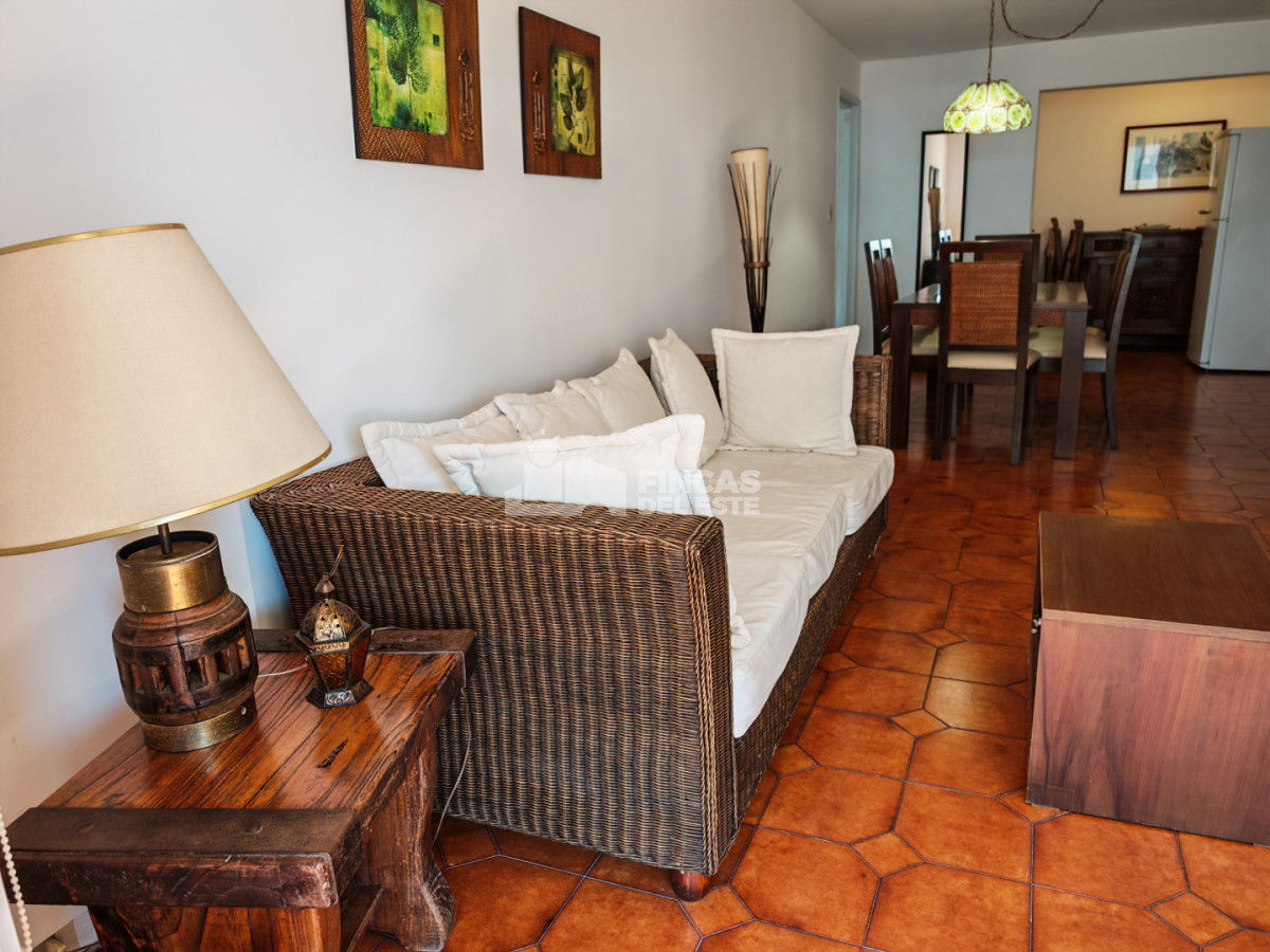 Apartamento ID.2574/Punta-Del-Este-Primera-Línea--Apartamento-Con-Parrillero,-3-Dormitorios-Y-Vista-Al-Mar - Punta Del Este Primera Línea — Apartamento Con Parrillero, 3 Dormitorios Y Vista Al Mar