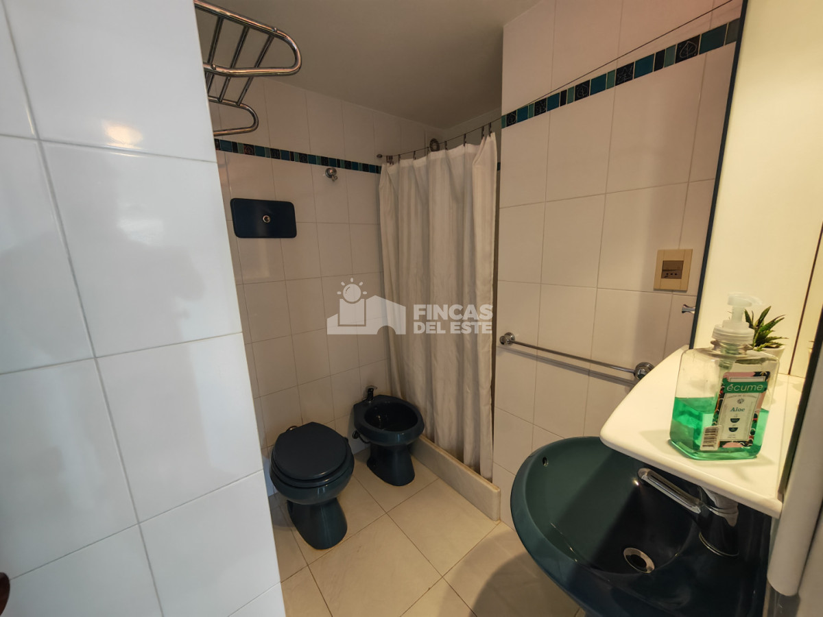 Apartamento ID.2574/Punta-Del-Este-Primera-Línea--Apartamento-Con-Parrillero,-3-Dormitorios-Y-Vista-Al-Mar - Punta Del Este Primera Línea — Apartamento Con Parrillero, 3 Dormitorios Y Vista Al Mar