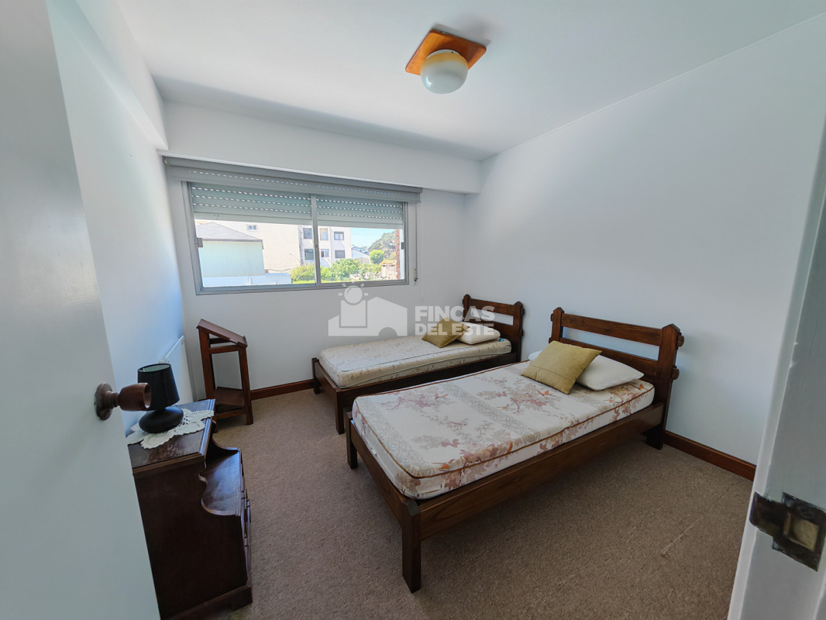 Apartamento ID.2574/Punta-Del-Este-Primera-Línea--Apartamento-Con-Parrillero,-3-Dormitorios-Y-Vista-Al-Mar - Punta Del Este Primera Línea — Apartamento Con Parrillero, 3 Dormitorios Y Vista Al Mar