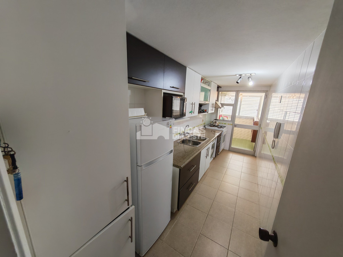 Apartamento ID.2574/Punta-Del-Este-Primera-Línea--Apartamento-Con-Parrillero,-3-Dormitorios-Y-Vista-Al-Mar - Punta Del Este Primera Línea — Apartamento Con Parrillero, 3 Dormitorios Y Vista Al Mar