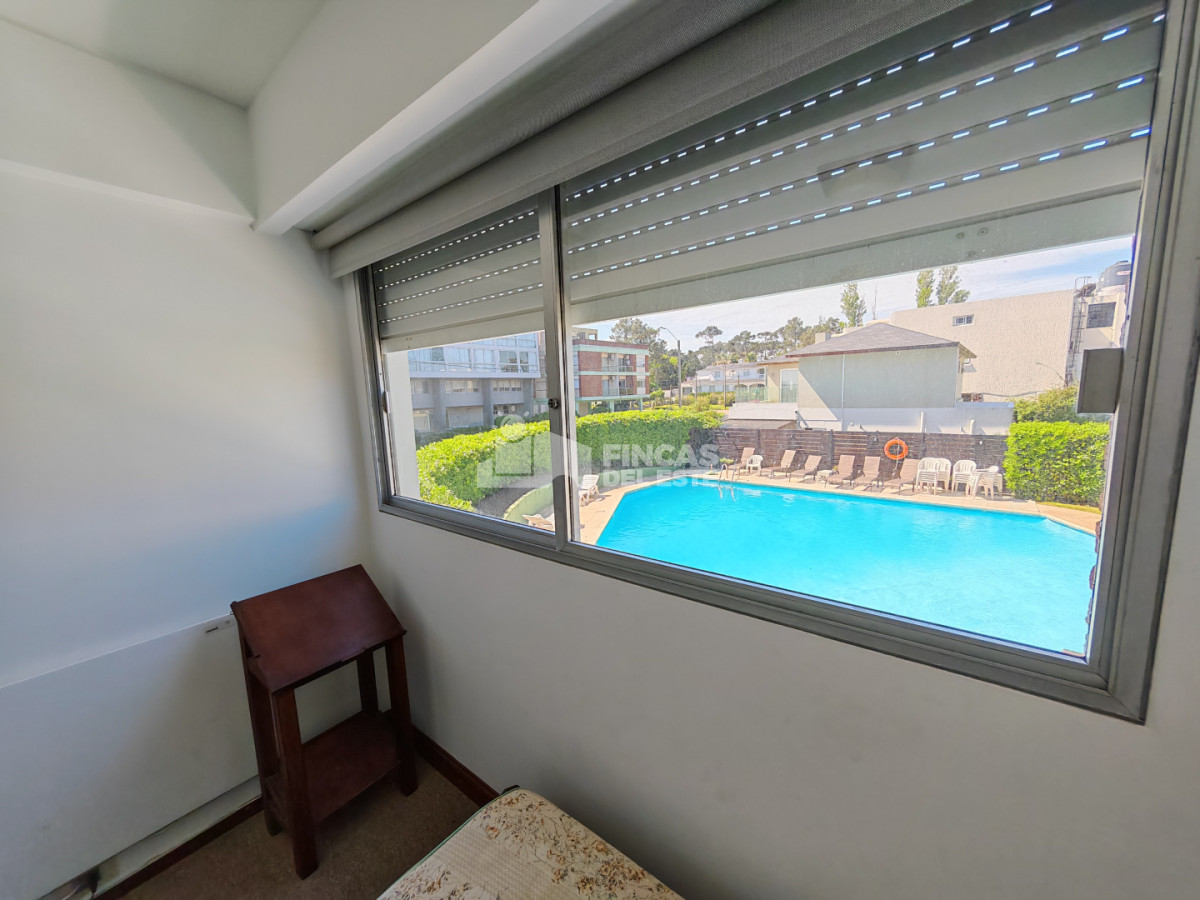 Apartamento ID.2574/Punta-Del-Este-Primera-Línea--Apartamento-Con-Parrillero,-3-Dormitorios-Y-Vista-Al-Mar - Punta Del Este Primera Línea — Apartamento Con Parrillero, 3 Dormitorios Y Vista Al Mar