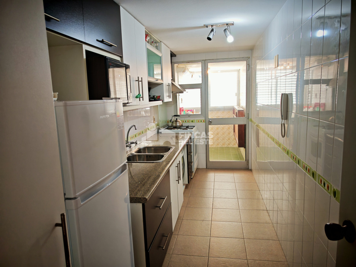 Apartamento ID.2574/Punta-Del-Este-Primera-Línea--Apartamento-Con-Parrillero,-3-Dormitorios-Y-Vista-Al-Mar - Punta Del Este Primera Línea — Apartamento Con Parrillero, 3 Dormitorios Y Vista Al Mar