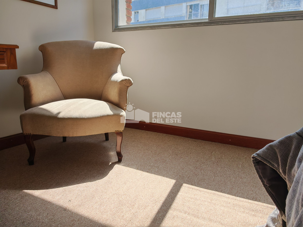 Apartamento ID.2574/Punta-Del-Este-Primera-Línea--Apartamento-Con-Parrillero,-3-Dormitorios-Y-Vista-Al-Mar - Punta Del Este Primera Línea — Apartamento Con Parrillero, 3 Dormitorios Y Vista Al Mar