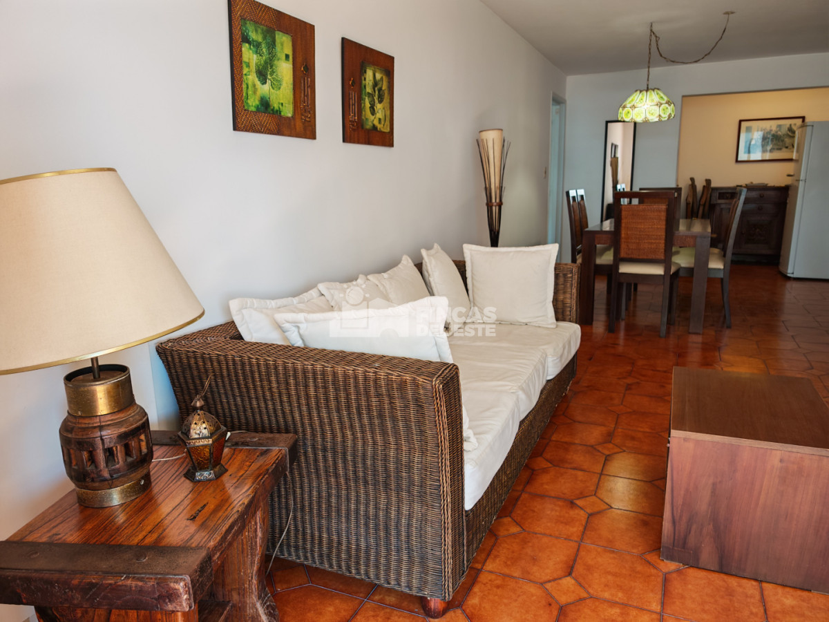 Apartamento ID.2574/Punta-Del-Este-Primera-Línea--Apartamento-Con-Parrillero,-3-Dormitorios-Y-Vista-Al-Mar - Punta Del Este Primera Línea — Apartamento Con Parrillero, 3 Dormitorios Y Vista Al Mar